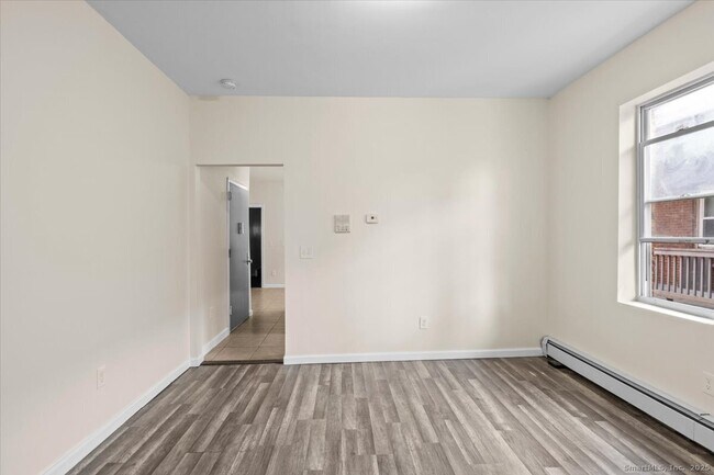 Building Photo - 204 Magnolia St