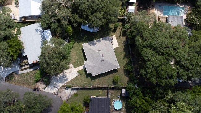 Building Photo - 22 1/2 Fancher Ct