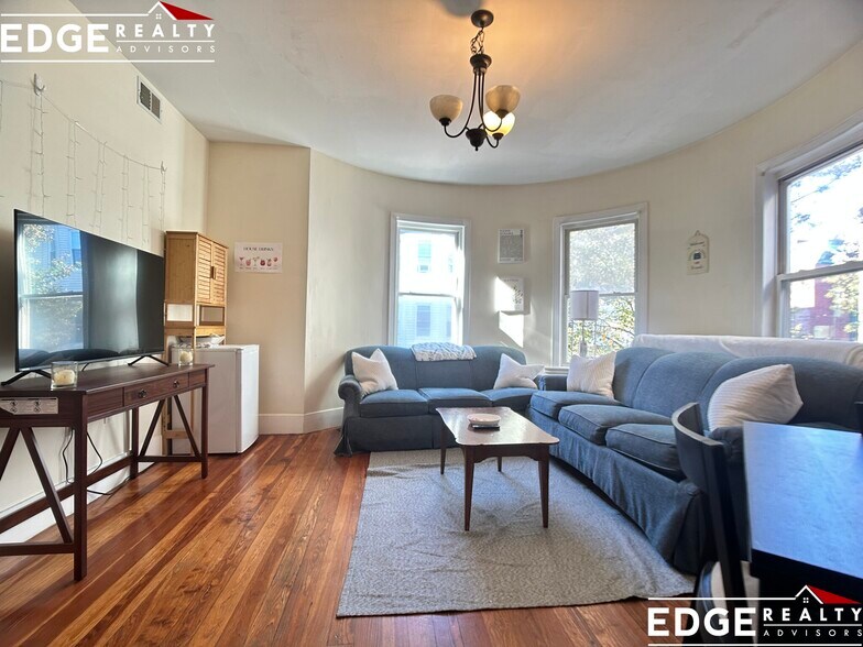 Building Photo - 6 Carmel St