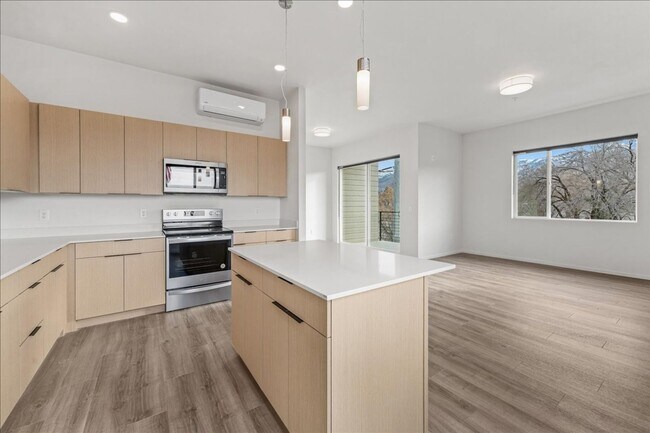 Interior Photo - La Mira