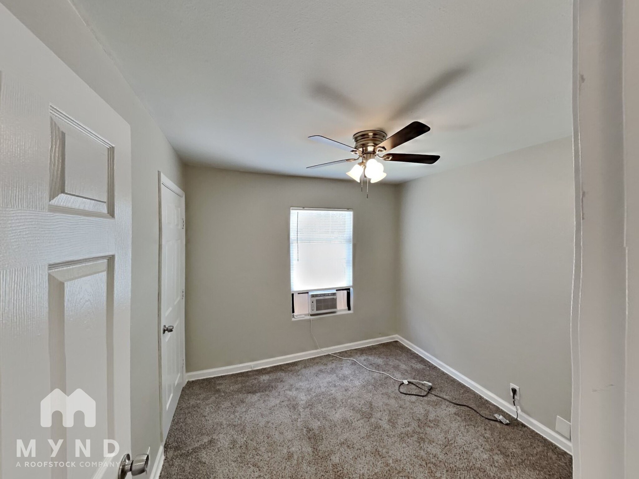 Building Photo - 1914 Roslyn St