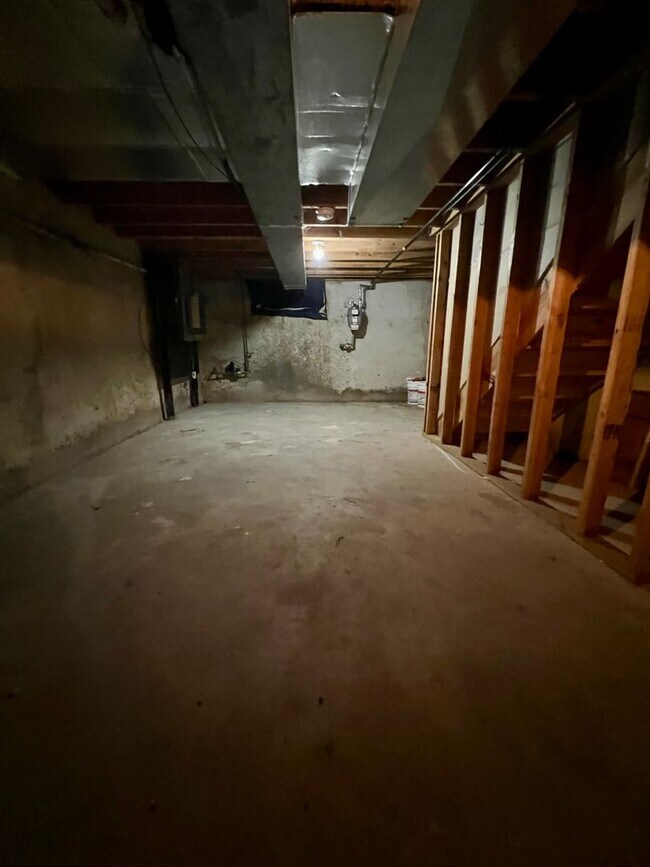 Building Photo - Spacious 4-Bedroom Townhome Near Temple! Available NOW!