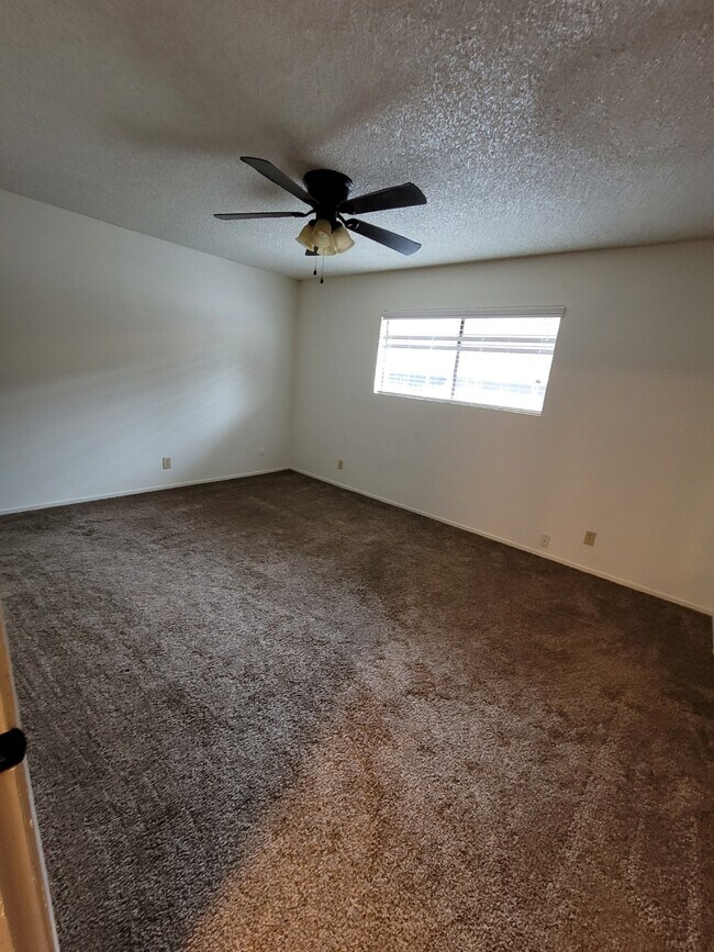 Building Photo - 930 N Indiana St