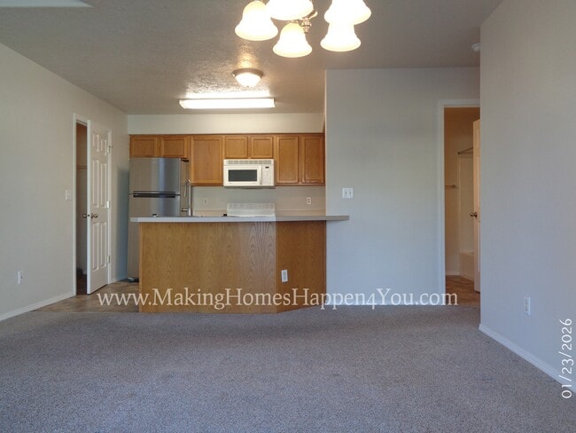 Building Photo - 7475 Parkplace Dr NE