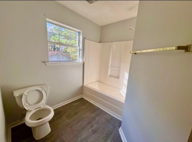 Building Photo - 132 Lola St