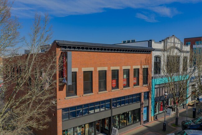 Building Photo - MOVE IN SPECIAL - NEWLY RENOVATED DOWNTOWN SALEM STUDIO