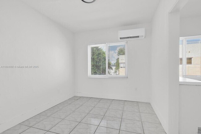 Building Photo - 550 NE 82nd Terrace