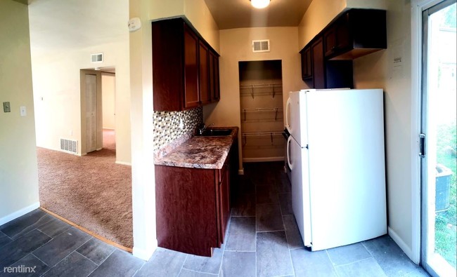 Building Photo - 2 br, 1 bath  - 1700 Carlisle Ave