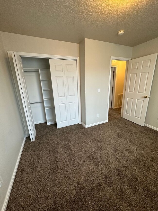 Building Photo - BRENTWOOD CONDO 2 Bed 1 Bath with Optix in...