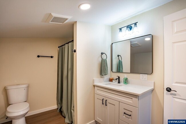 Building Photo - Fully Remodeled 2 Bedroom on a corner lot!