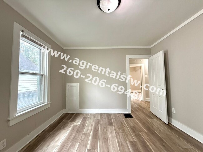 Building Photo - 3 Bedroom House