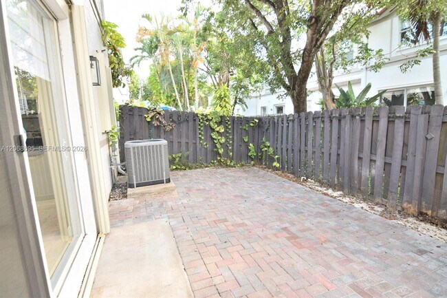 Building Photo - 7855 NW 110th Ave