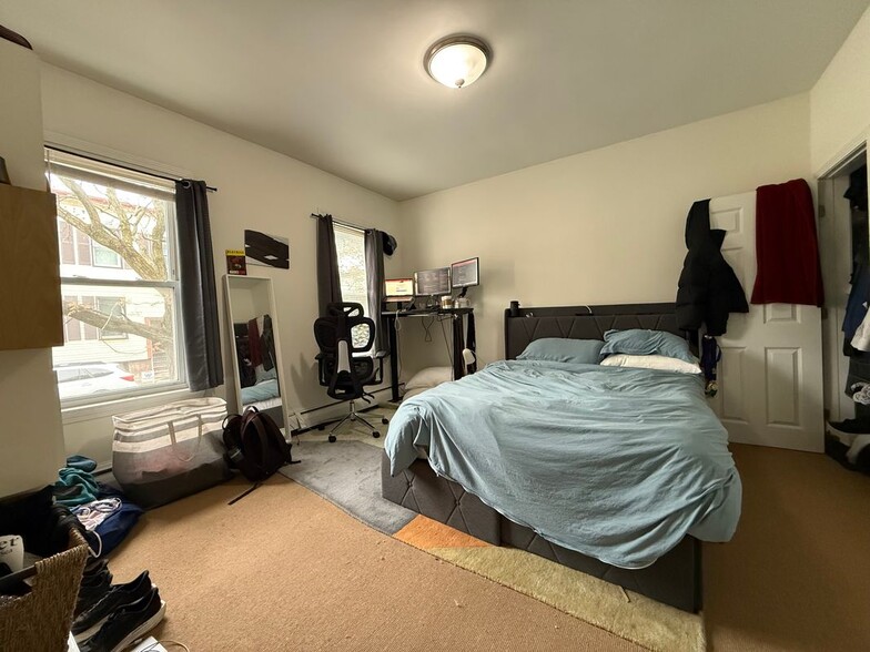 Building Photo - 235 Charles St