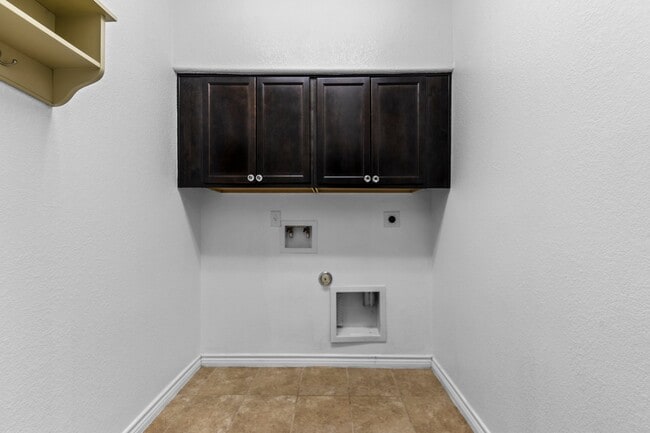 Building Photo - 5705 Fenton Ln