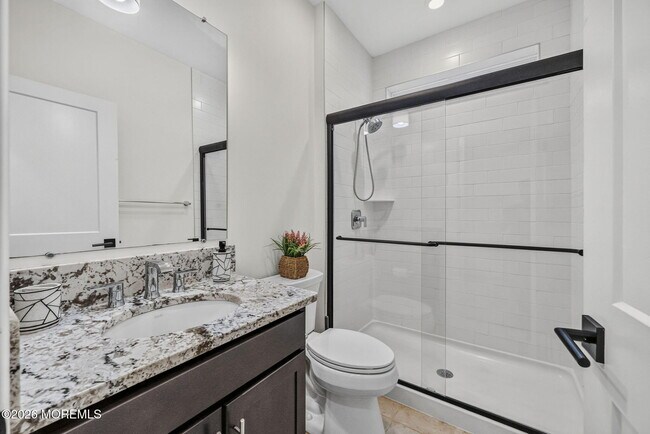 Building Photo - 319 Tulip Ct