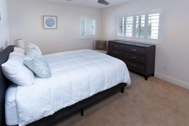 Building Photo - Furnished Oceanview Property