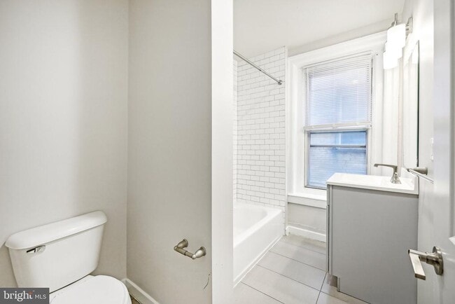 Building Photo - 4300 Chestnut St