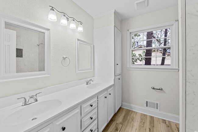 Building Photo - 1306 Dominica Dr