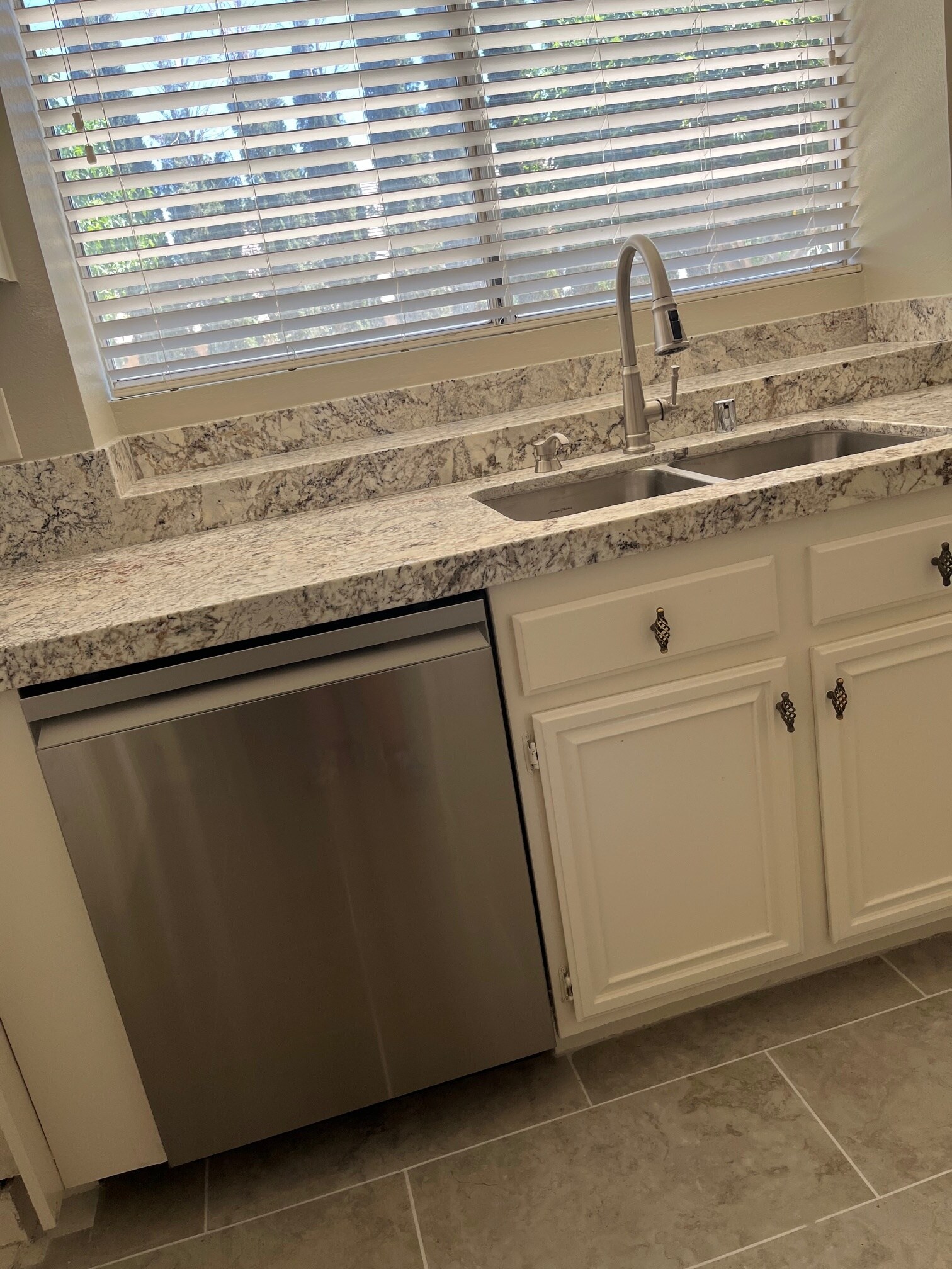 Building Photo - 253 E Avenue R2