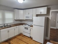 Building Photo - Updated 2 Bed, 1 Bath Home Near Downtown Mount Airy