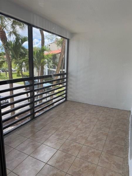 Building Photo - 2320 S Cypress Bend Dr