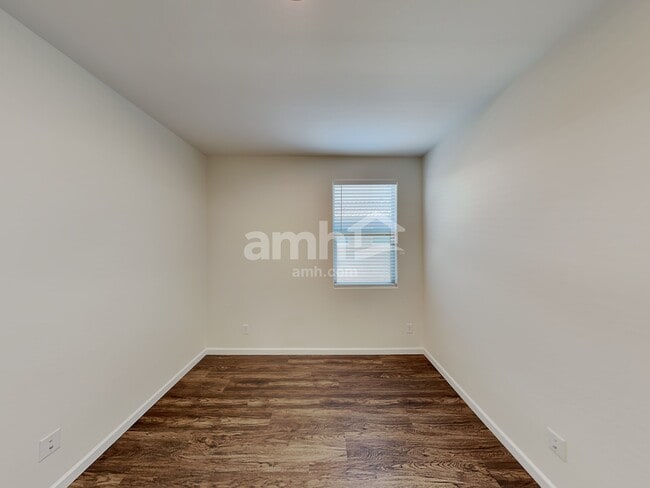 Building Photo - 215 E Salerno Way