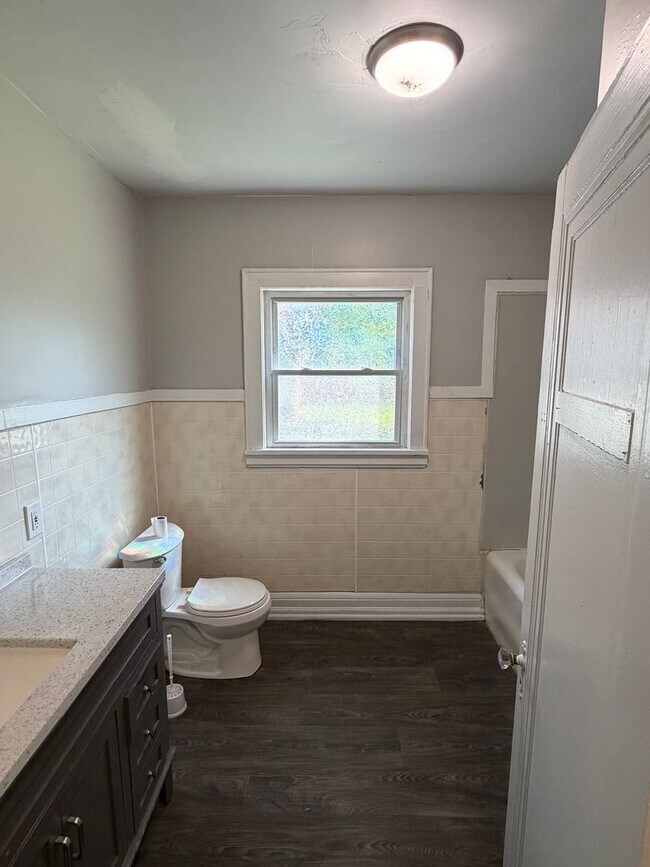 Building Photo - 368 Wildwood Ave