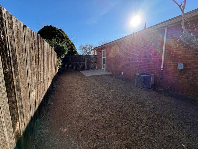 Building Photo - So much light in this perfect two bedroom