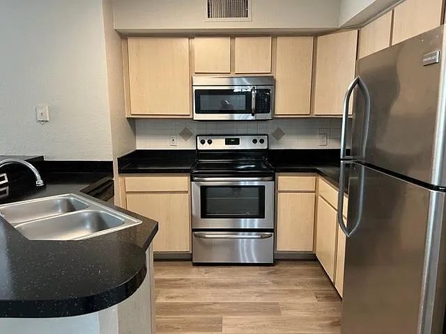 Building Photo - 831 Camargo Way