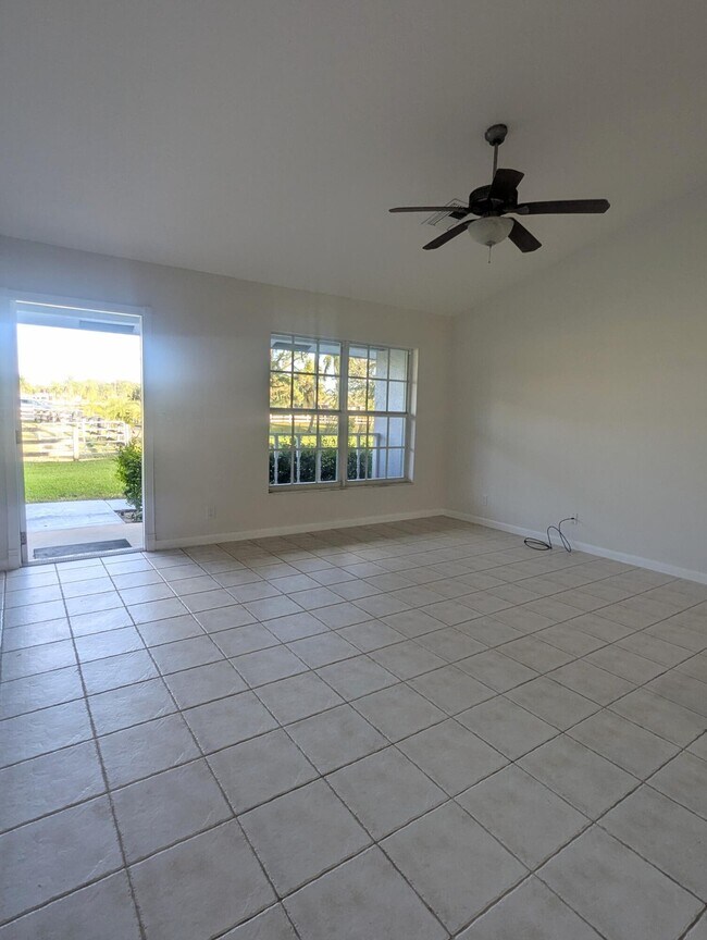 Building Photo - 819 Cindy Cir Ln