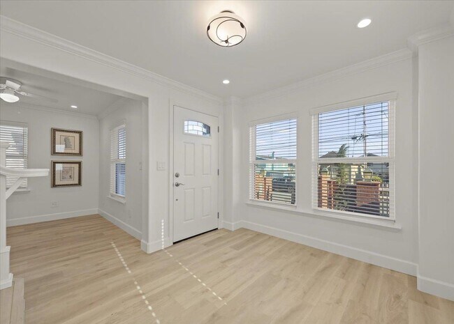 Building Photo - 272 Clay St