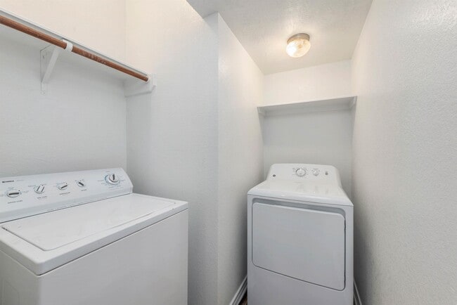 Building Photo - 2939 McLaren Dr