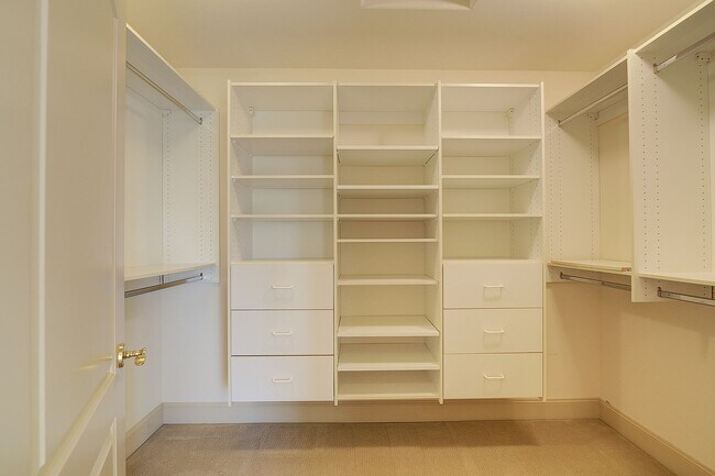 Building Photo - 4bd/4ba Kirkland House