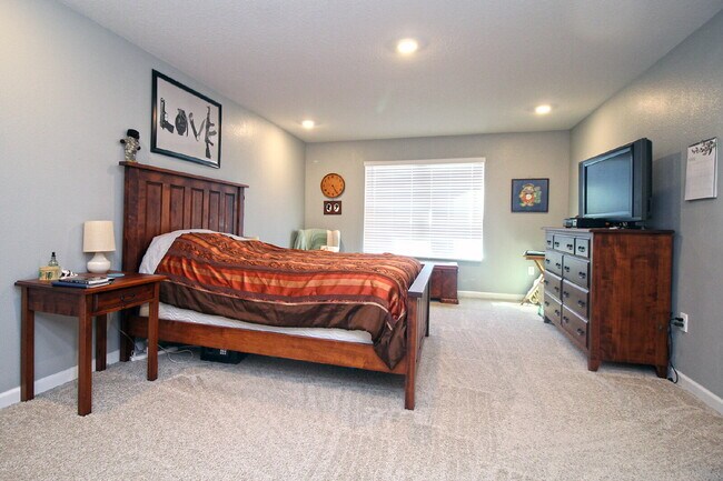 Building Photo - Modern 5BR/3BA Home in Birch Run with Solar Panels, Open Concept Design & Bonus Living Space