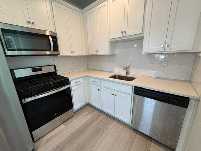 Building Photo - 1 Bedroom Garage Apartment Island Village of Celebration