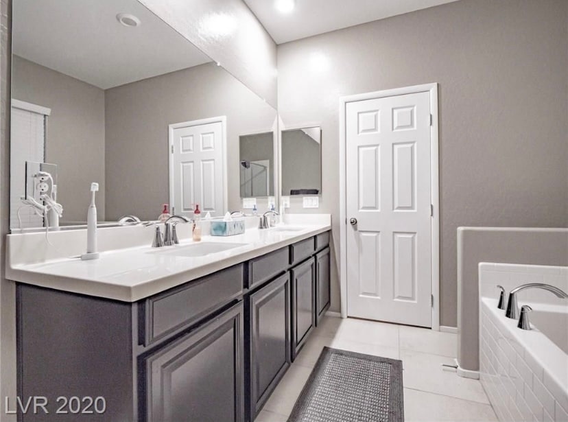 Building Photo - 8418 Classique Ave
