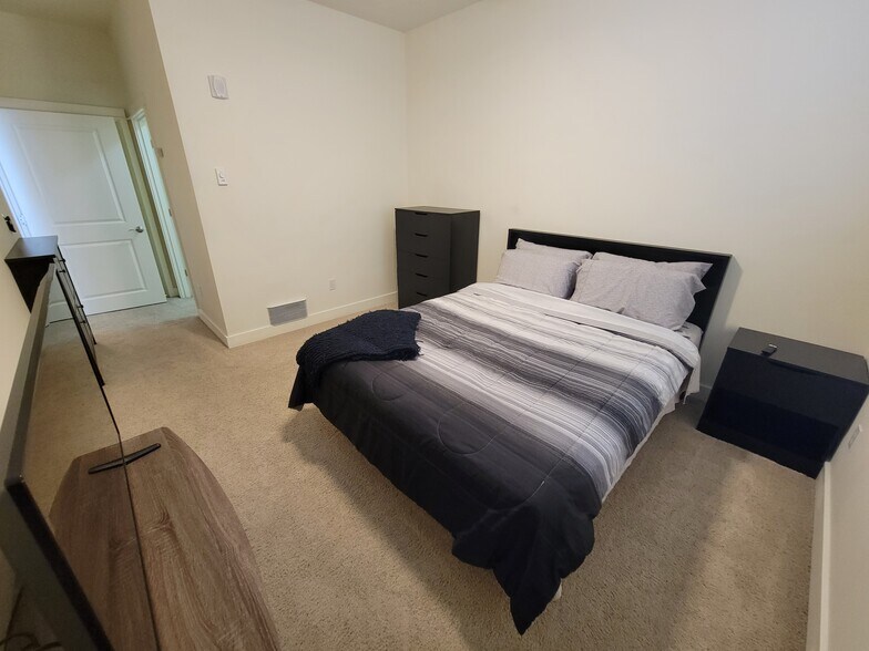 Building Photo - 400 Washington Ave