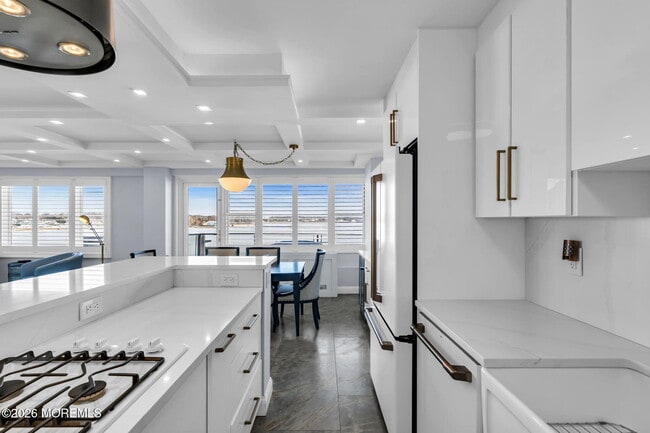 Building Photo - 28 Riverside Ave