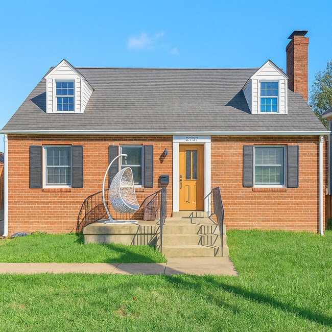 Building Photo - 808 W Broad St