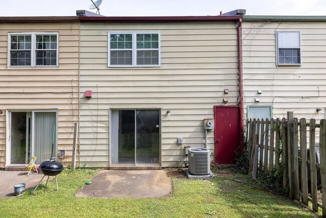 Building Photo - Townhouse in Richmond