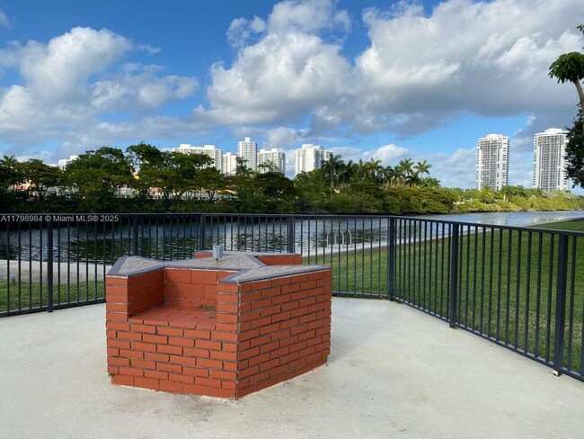 Building Photo - 3475 N Country Club Dr