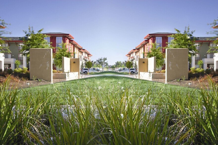 Building Photo - 3840 Martina Dr #205
