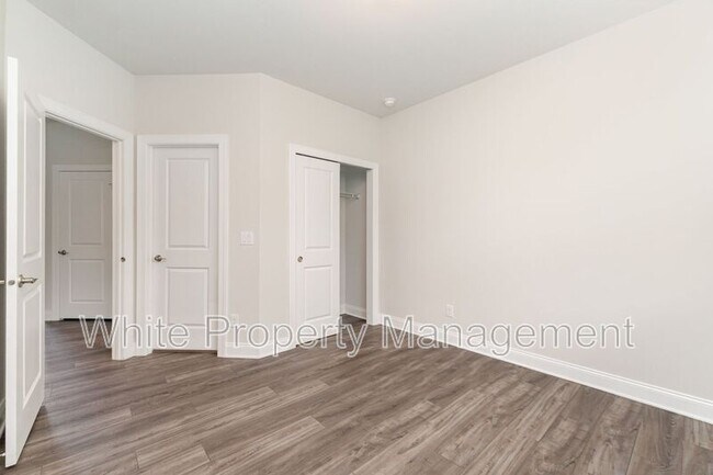 Building Photo - 209 Forsythia Ln