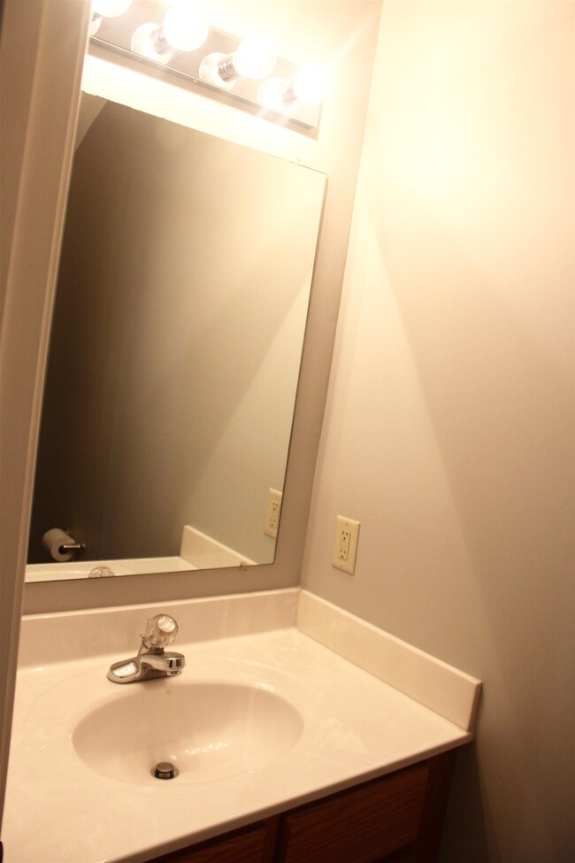 Building Photo - 2453 Mosby Ct