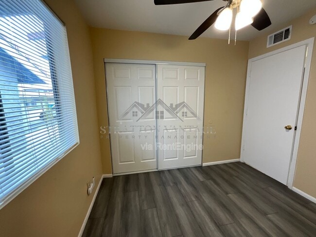 Building Photo - 405 E Bruce Ave