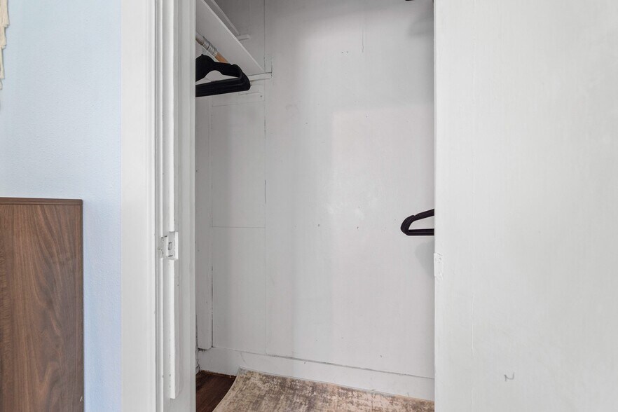 Building Photo - 4116 S Thompson Ave