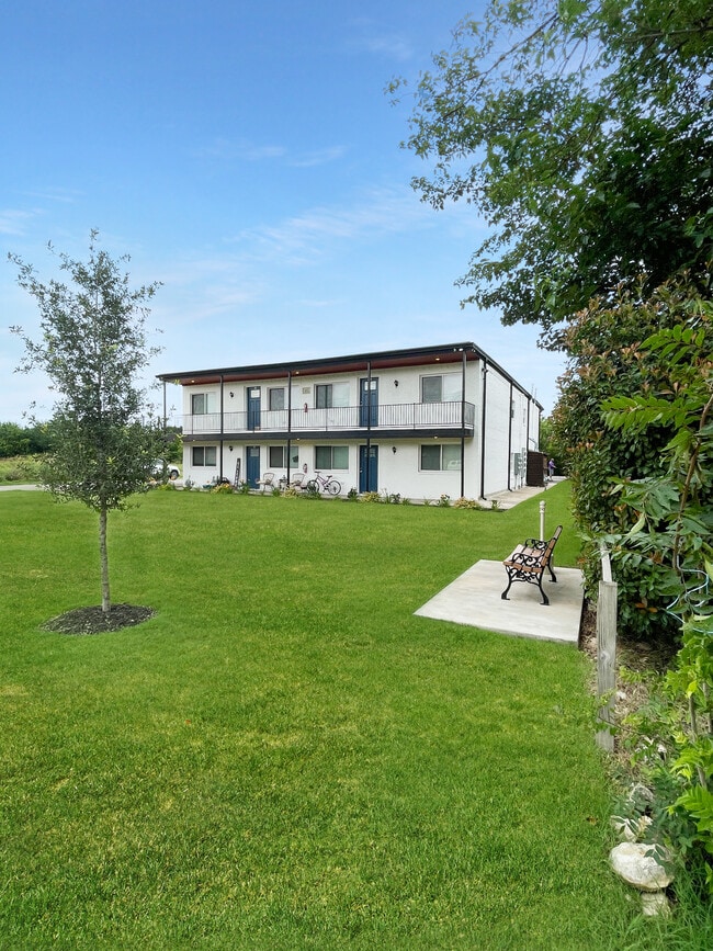 Building Photo - Asvalo Blue Mound
