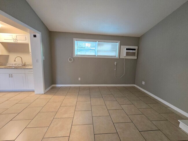 Building Photo - 2108 8th St