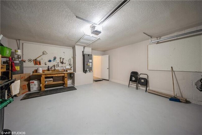 Building Photo - 1625 SW Abingdon Ave