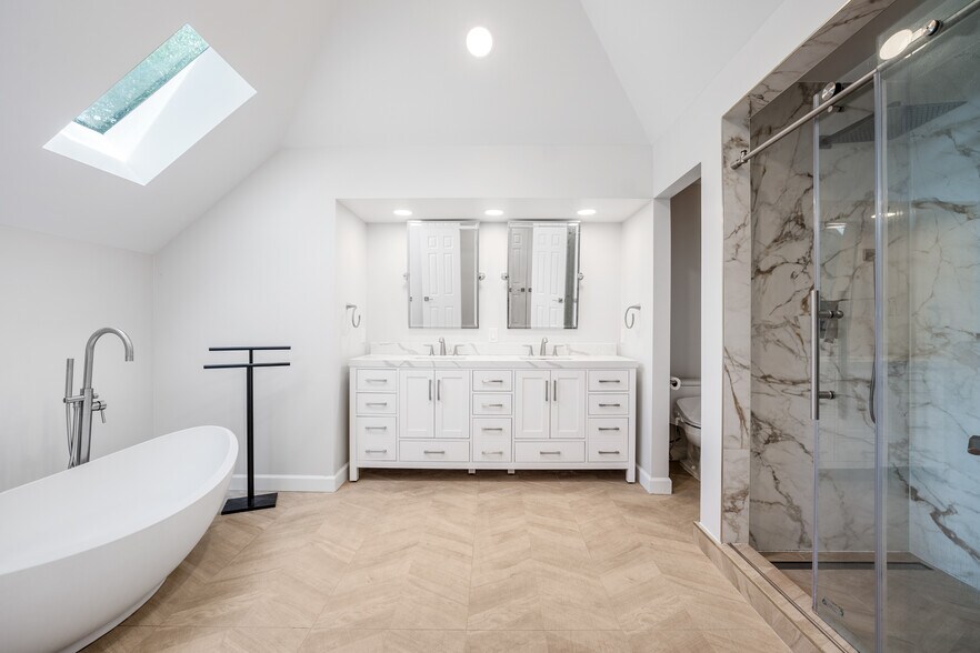 Master Bathroom - 7624 Wheatcroft Ct